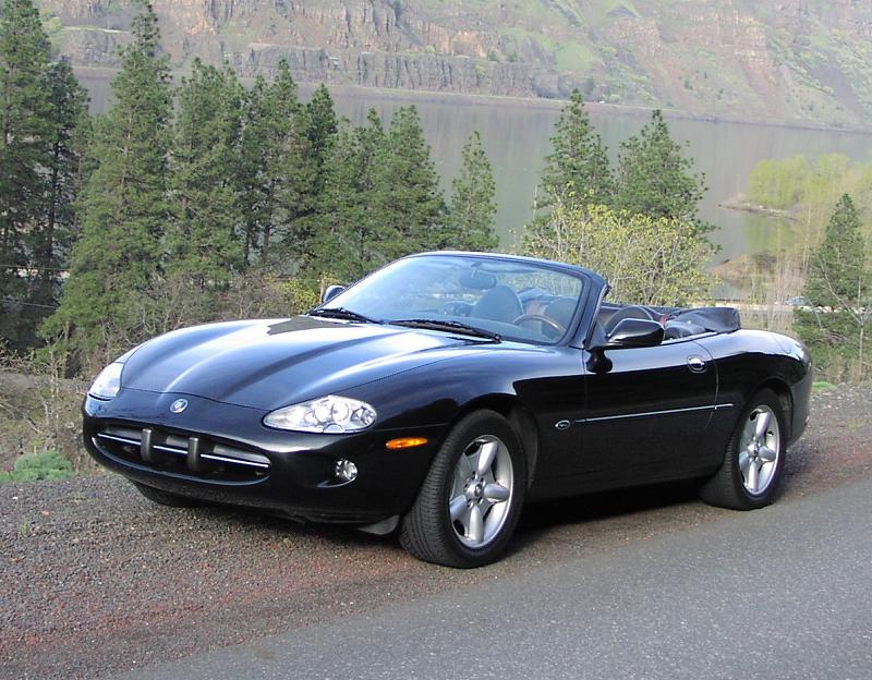 Spring is here and the top goes down! Whew what a gorgeous picture!